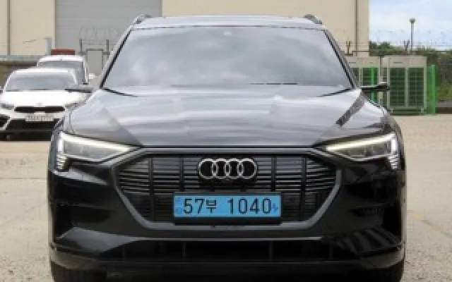 인천중고자동차직거래 e-트론 55 콰트로 매물 사진 3 - 2023/03 42,152km